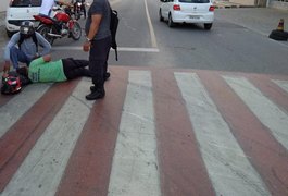 Motorista faz conversão proibida e atinge guarda municipal na 'Igrejinha', em Arapiraca