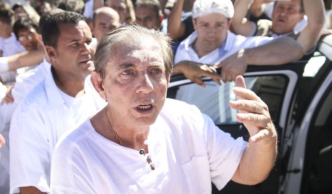 Ameaçado de prisão, médium propõe trabalhar sob supervisão policial