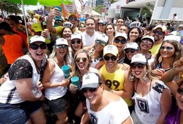 “Eterno Pinto” conquista a avenida e ganha o coração dos foliões
