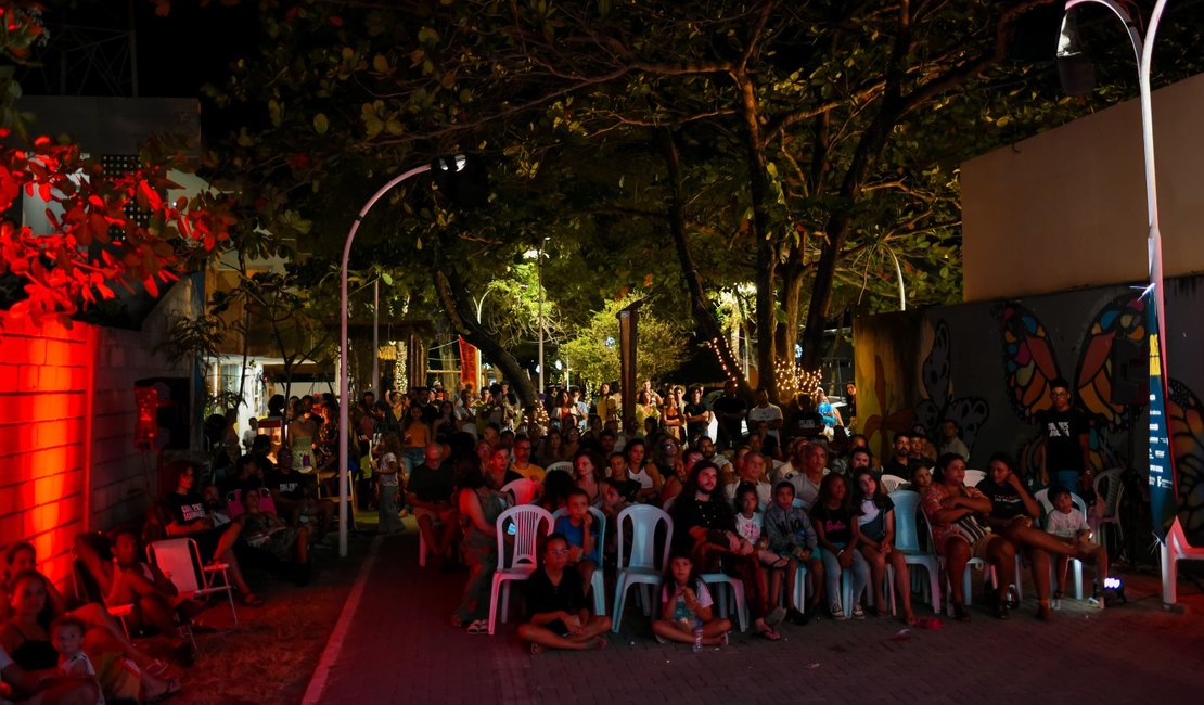 Cine Manguaba encerra festival com sessão histórica na vela de uma jangada na Massagueira neste domingo