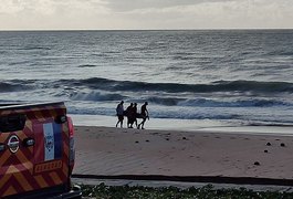 Corpo de Bombeiros resgata duas crianças após afogamento na Praia do Francês