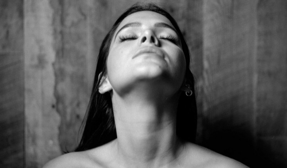 Bruna Marquezine posta foto poética e mensagem inspiradora
