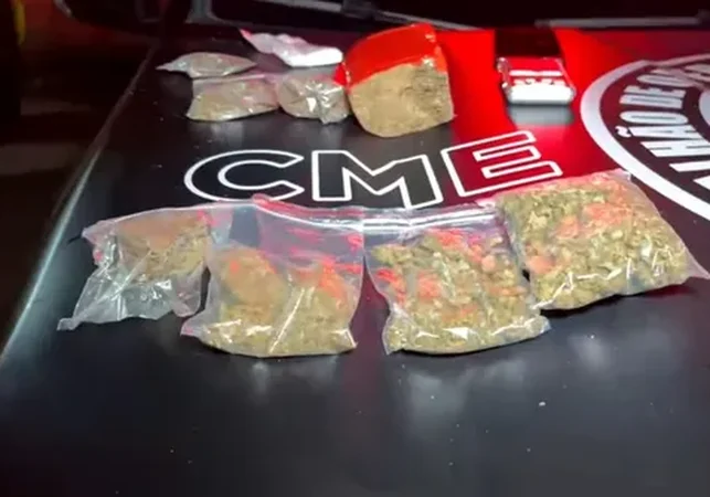 Sonic, suspeito de tráfico de drogas é preso ao ser flagrado com 1 kg de maconha e cocaína em Maceió