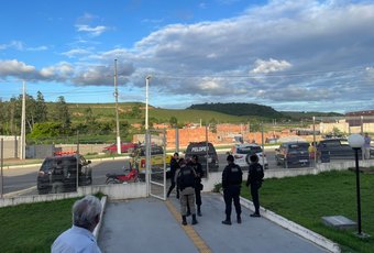 Advogado de professor preso acusado de pedofilia em Murici se manifesta, em Maceió