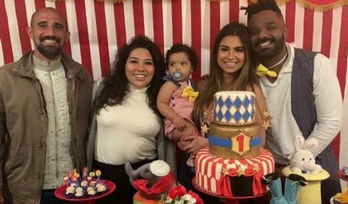 Ignorando riscos, família de Arlindo Cruz faz festa com convidados aglomerados