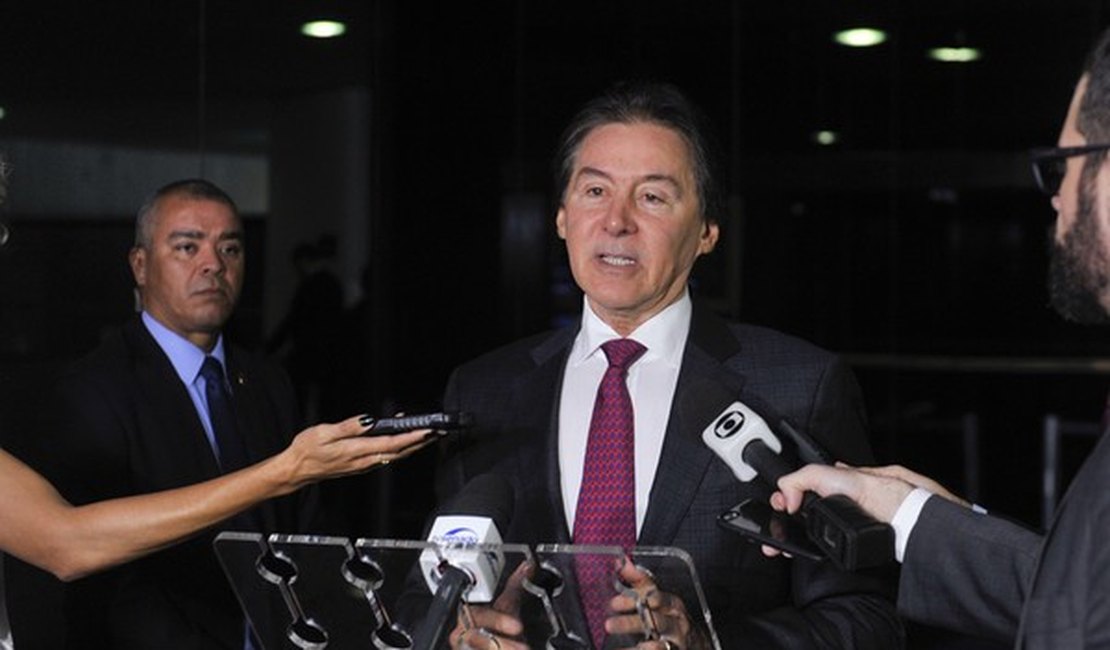 Presidente do Senado é internado na UTI após desmaio