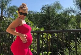 Dany Bananinha dá detalhes da gravidez e fala quem convidou para padrinho