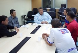 Funcionários dos Correios cobram segurança durante reunião com secretário da SSP-AL