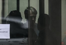 Bolsonaro passa por novo procedimento contra soluços e deve permanecer no hospital até o ano novo