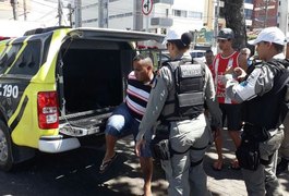 Dupla assalta passageira de ônibus e é detida em seguida na Pajuçara