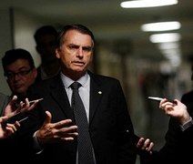 'Crime foi dar água para os cachorros', diz Bolsonaro sobre funcionária apontada como fantasma