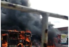 Vídeo. Incêndio de grandes proporções atinge garagem de ônibus, em Arapiraca