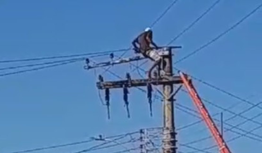 Sem querer voltar para a prisão, homem está em cima de poste de energia elétrica há quase 24h em MG