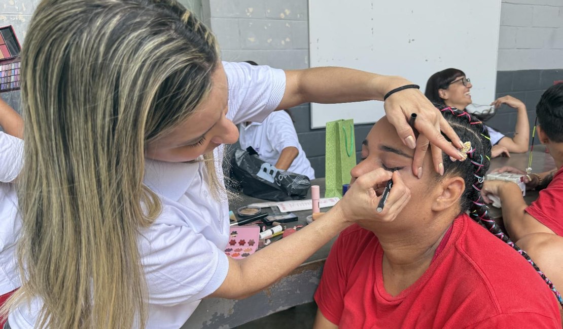 Semu realiza 'Dia Delas' e leva cuidado e dignidade a mulheres do Presídio Santa Luzia