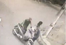 Vídeo. Criminosos roubam moto de jovem em Arapiraca