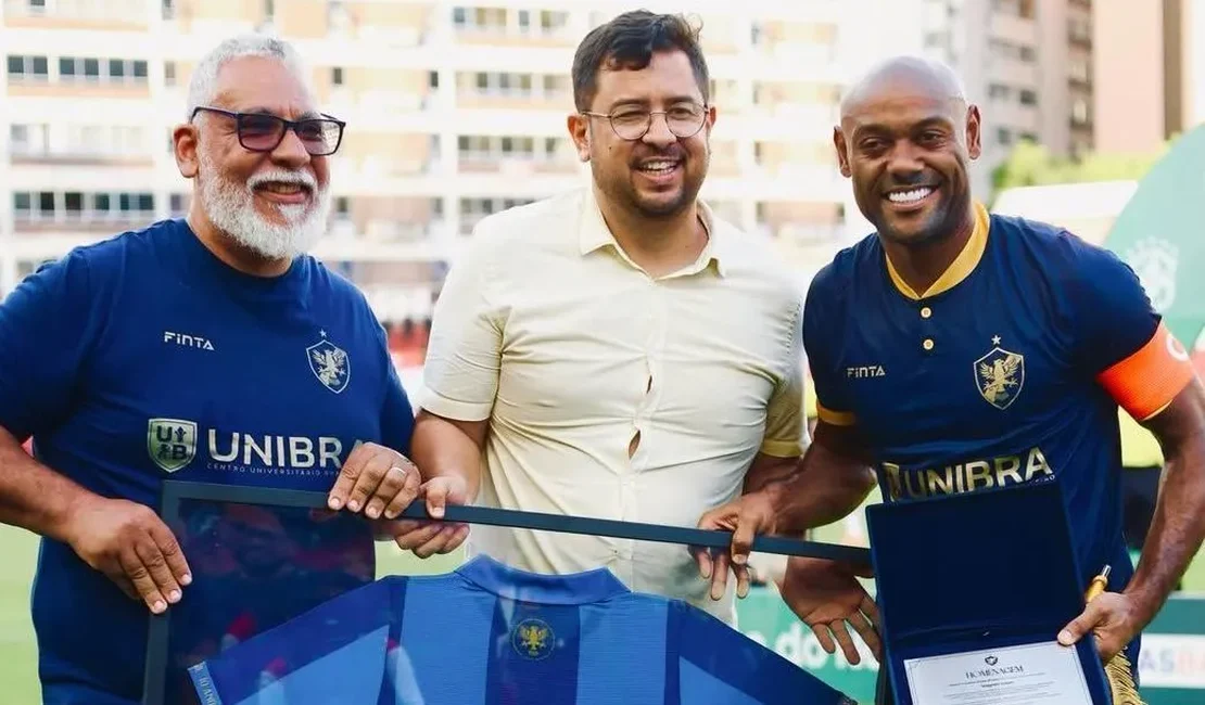 O adeus do Artilheiro do Amor: Vágner Love marca em despedida do futebol