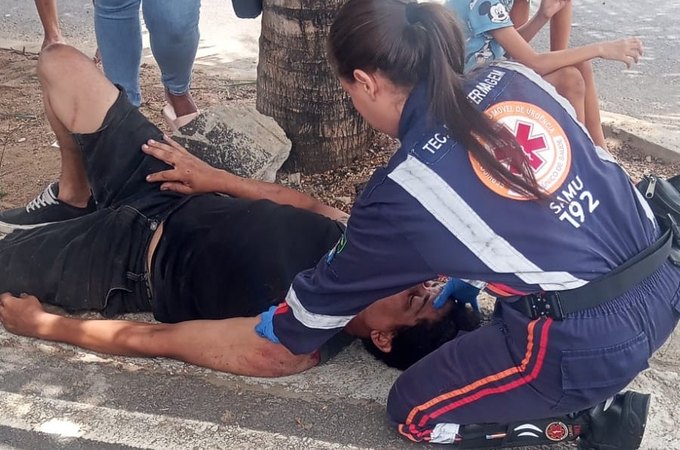 Motociclista fica ferido após sobrar em curva e cair de moto no Residencial Agreste, em Arapiraca