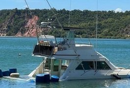 Lancha de Arthur Lira afunda em marina na Barra de São Miguel