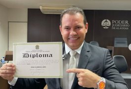 Thiago Medeiros causa polêmica ao tentar retirar nome de ex-primeira dama de Alagoas de creche de Capela