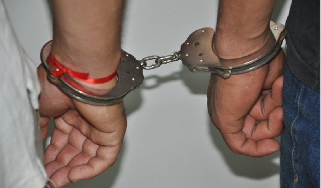 PC prende dois e evita prejuízo de R$1 milhão em agência bancária, em Arapiraca.