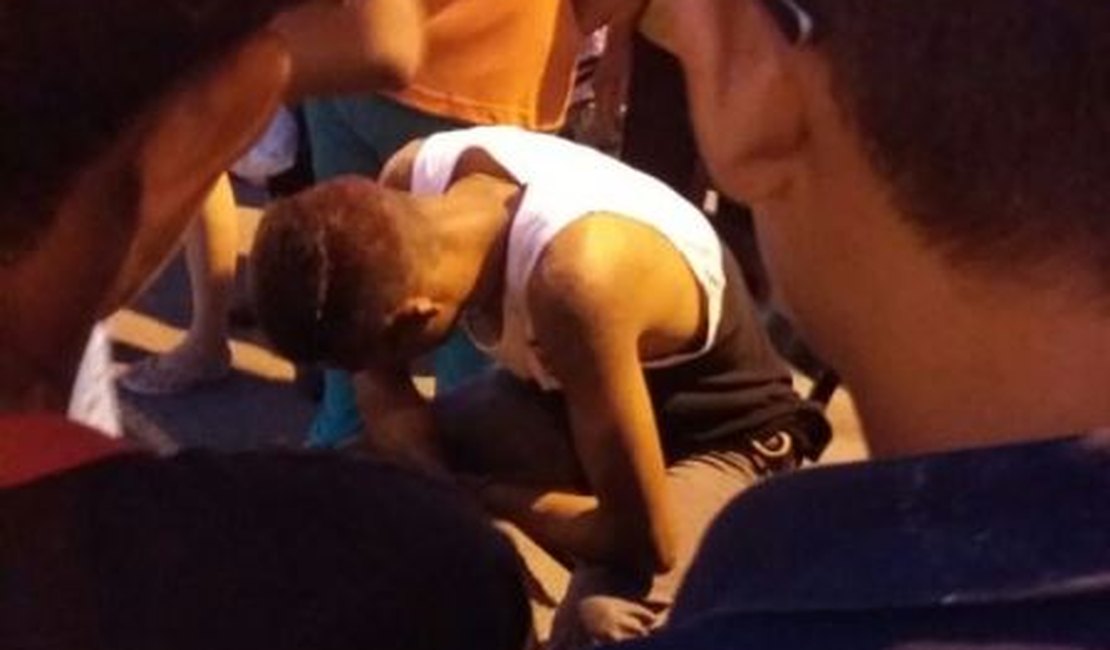Jovem é espancado no Centro de Arapiraca por membros de torcida organizada