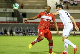Brasil-Pel aproveita falhas da defesa e bate o CRB de virada no Rei Pelé