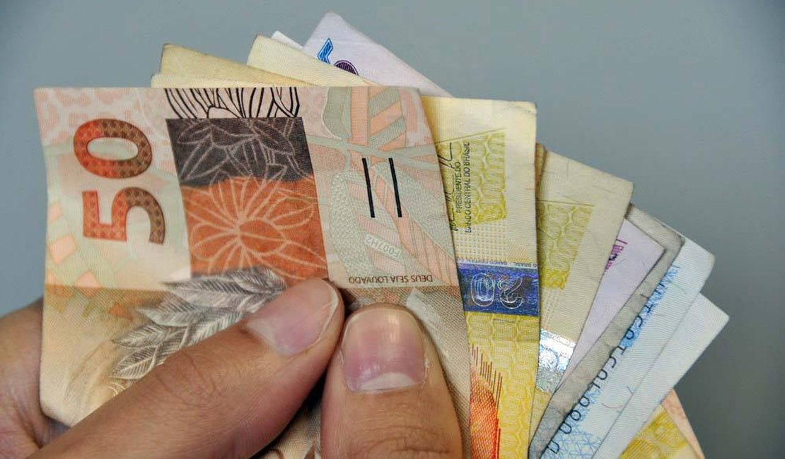 Sinteal denuncia oito prefeituras alagoanas que atrasaram o 13º salário