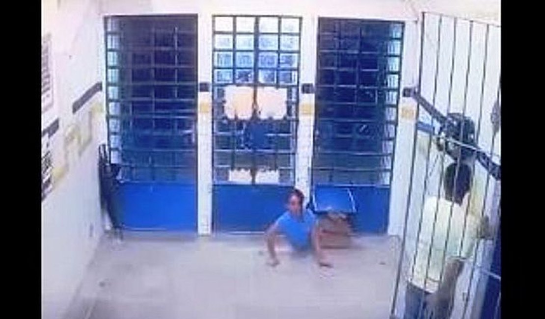 Casal furta eletrônicos e material de limpeza em escola de Maceió