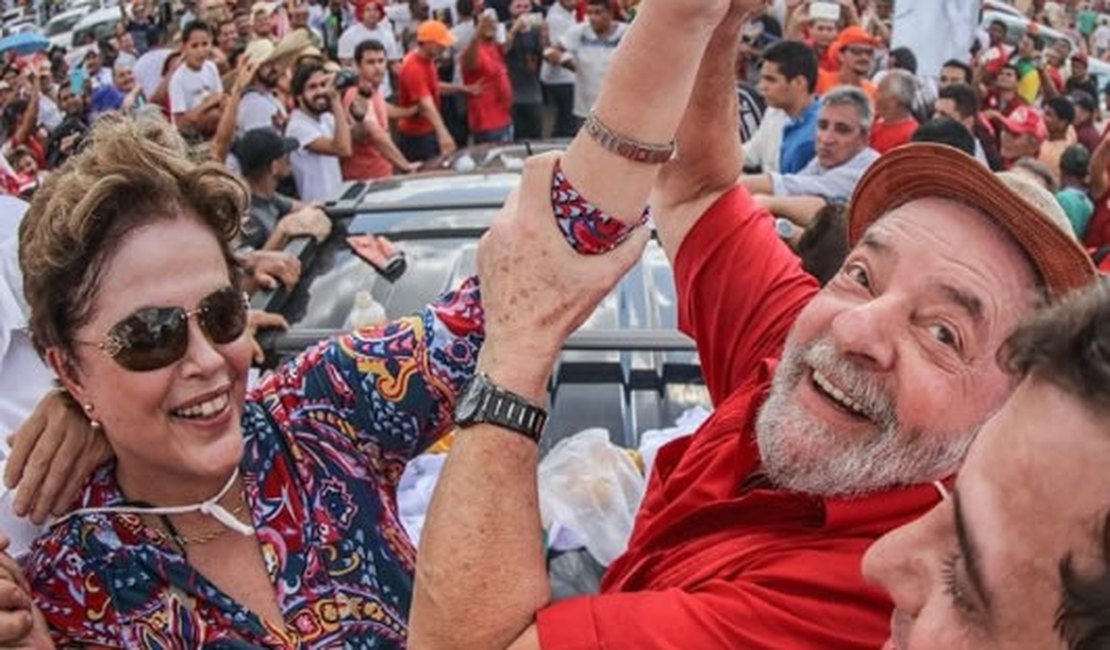 Lula e Dilma são recebidos pela militância petista na Transposição do Rio São Francisco