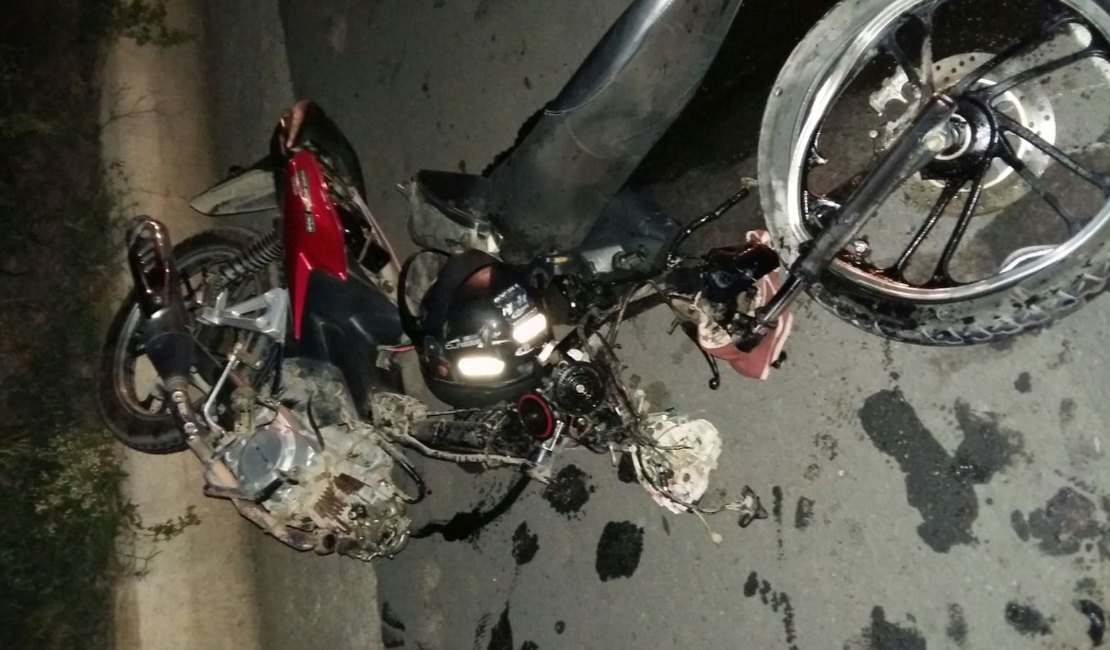 Honda Biz com três pessoas colide violentamente com automóvel na AL 115, em Arapiraca