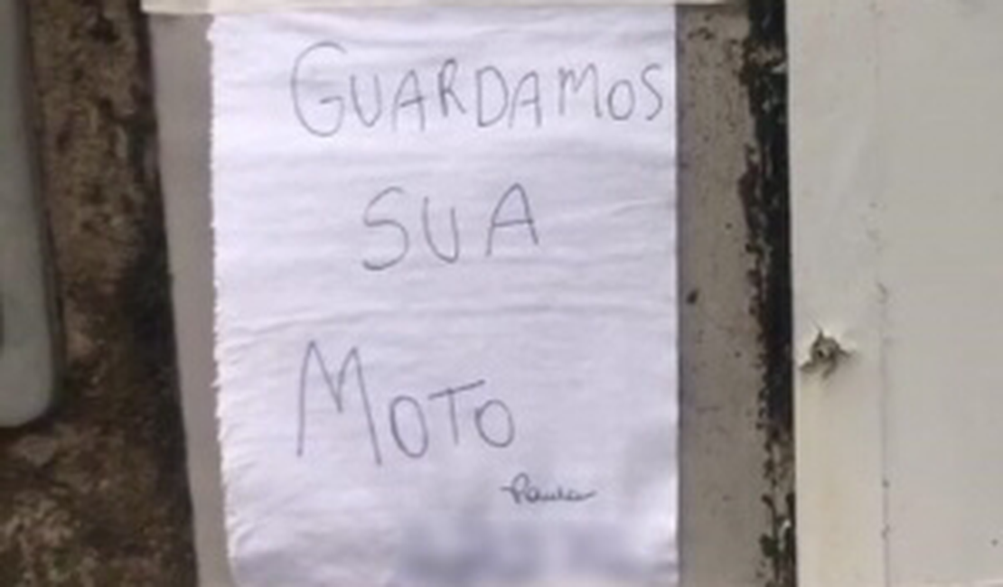 Homem guarda moto 'abandonada', deixa bilhete avisando e post viraliza