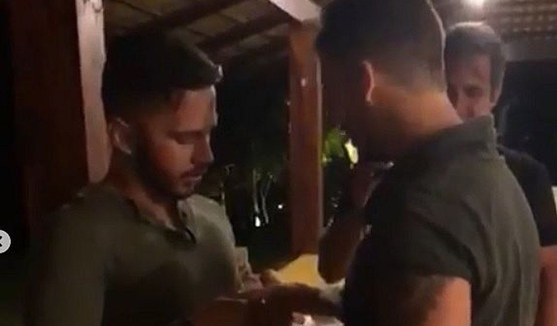 Vídeo. Alagoano, Carlinhos Maia se declara e pede namorado em casamento