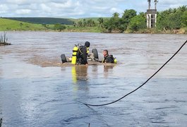 Motorista de carro que caiu de ponte em Atalaia é encontrado morto