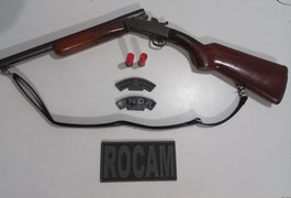 Após denúncia de ameaça, homem é preso ao ser flagrado com arma em Arapiraca