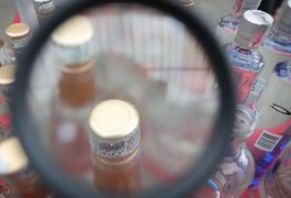 Polícia faz operação em adega suspeita de vender bebida adulterada