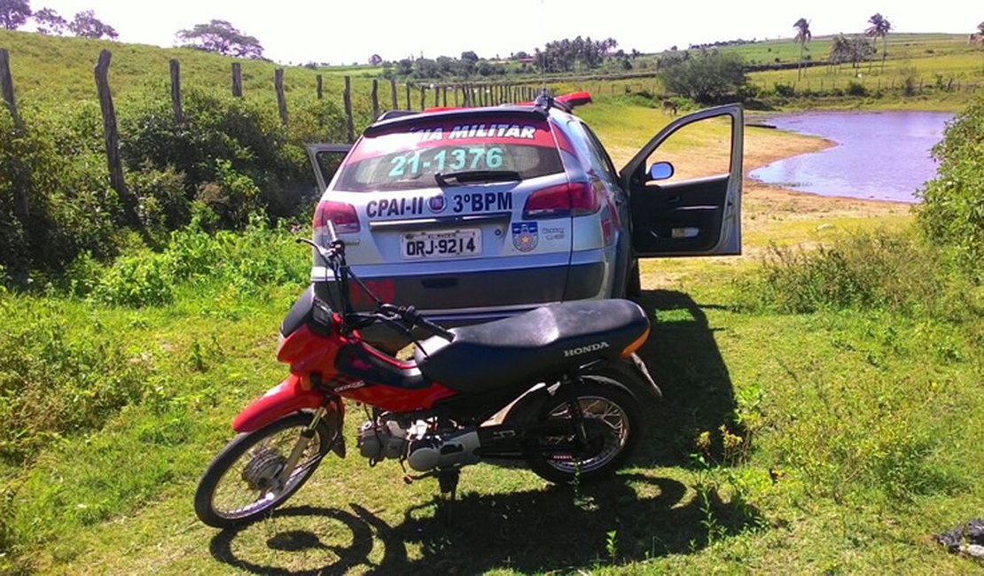 Polícia recupera motocicleta roubada em Lagoa da Canoa