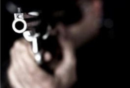 Ônibus que transporta estudantes universitários é assaltado em São Miguel