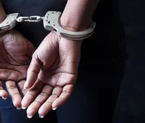 Idosa é presa em Penedo por mandar matar namorado de 29 anos por ciúmes