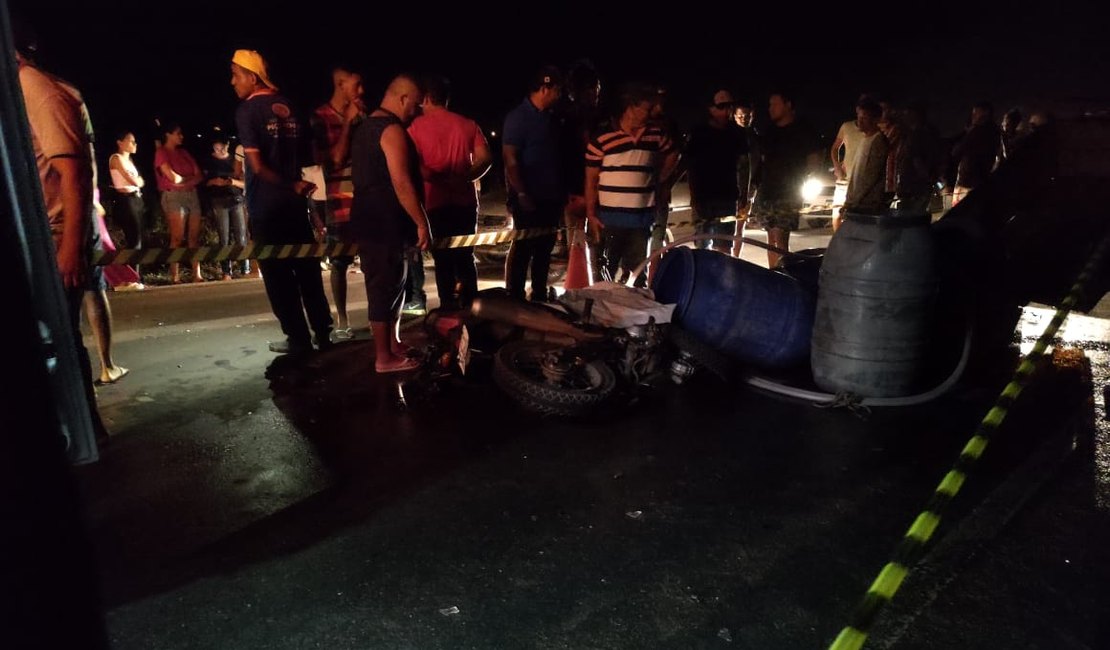 Motociclista morre após bater em reboque de carro no Agreste