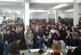 Bancários fazem assembleias para decidir se entram em greve