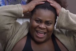 Na “Fazenda”, Jojo  Todynho toma banho sem parte de cima do biquíni e causa na web: 'Amo uma protagonista'