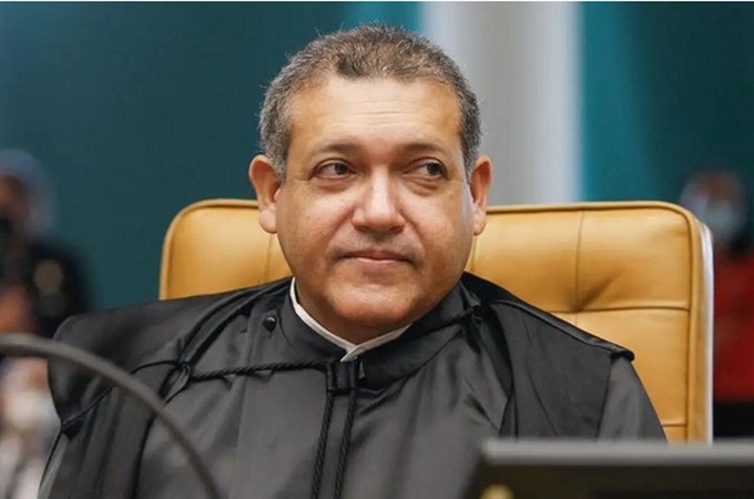 Ministro Nunes Marques e esposa viajaram para Maceió em voo pago por advogada do banco Master, diz jornal