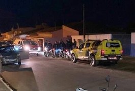 Três homens são flagrados pela polícia com arma de fogo após suposta tocaia para matar pessoa em Feira Grande