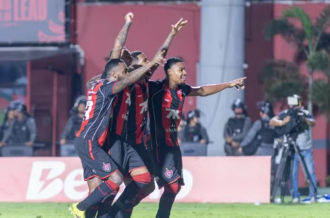 Flamengo é eliminado pelo Vitória após derrota por 2 a 0 na Copa do Brasil