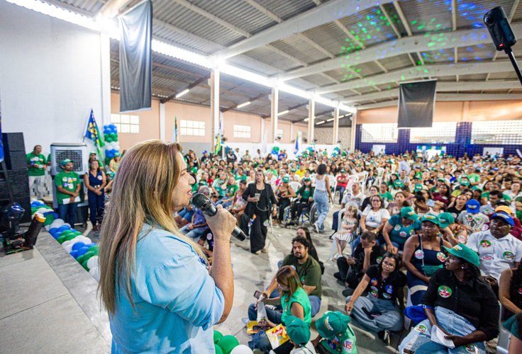 Diante de uma multidão, Rute Nezinho assume compromisso com políticas públicas para mães atípicas e cuidadoras
