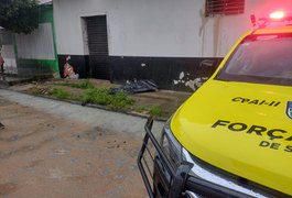 Homem sente dores no peito e é encontrado morto em calçada no bairro Brasília