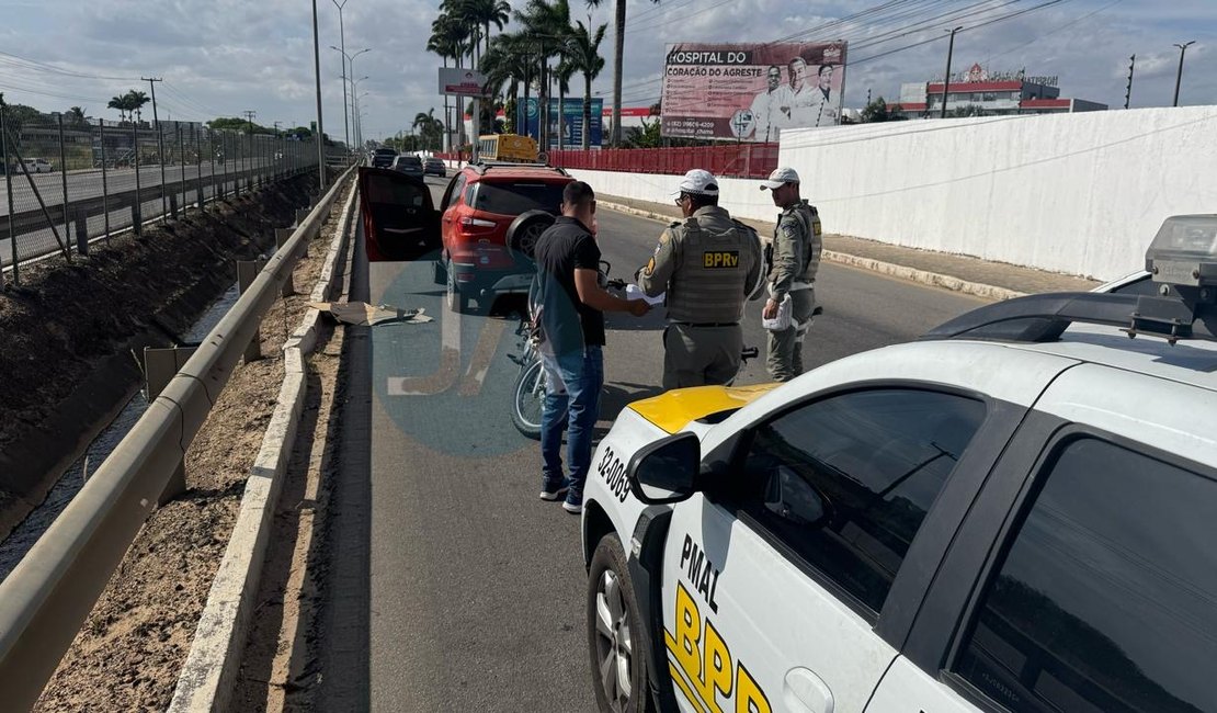 Motociclista fica ferido após colisão traseira na AL-220, em Arapiraca