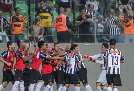 Atlético Mineiro vence o Santos e afasta Corinthians do G4