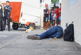 Homem é executado enquanto bebia com amigo em espetinho