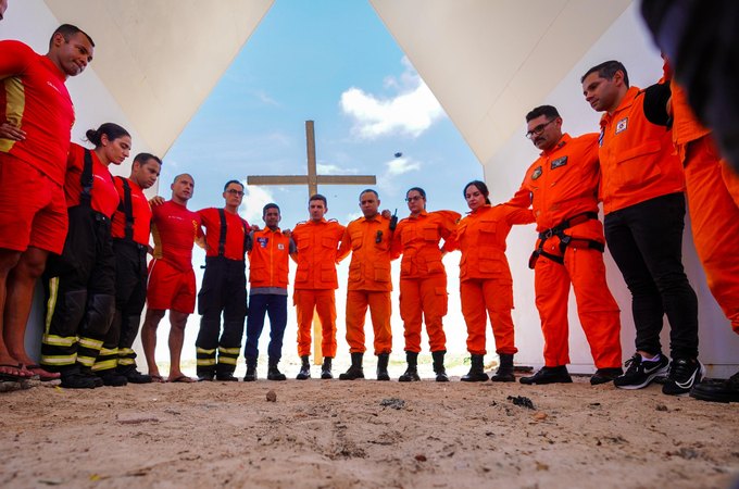 Corpo de Bombeiros de Alagoas presta homenagem a militares mortos em acidente no Rio Grande do Sul